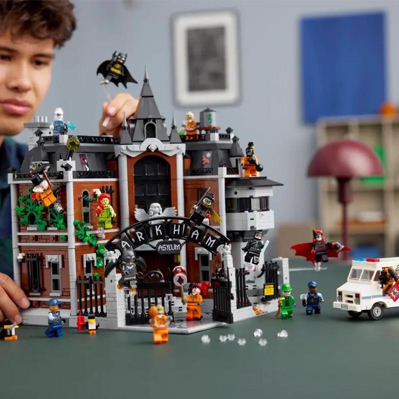 LEGO 76300 Бэтмен: Игрушки-конструкторы Arkham Asylum