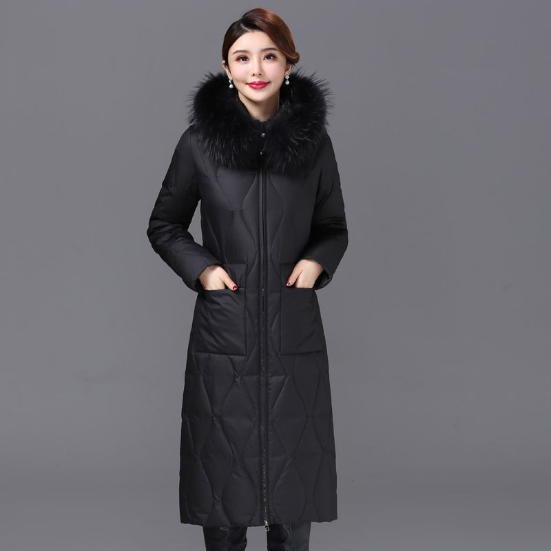 Матери среднего и пожилого возраста носят пуховики длиной до колена для женщин с толстыми воротниками из енотового меха, новые зимние пальто