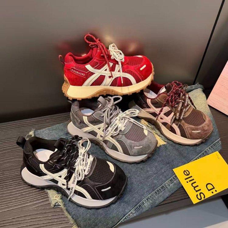 Женская обувь из натуральной кожи 2025 осень новая корейская версия на толстой подошве маленькие папины кроссовки маленькая талия кроссовки Форреста Гампа повседневные кроссовки для бега