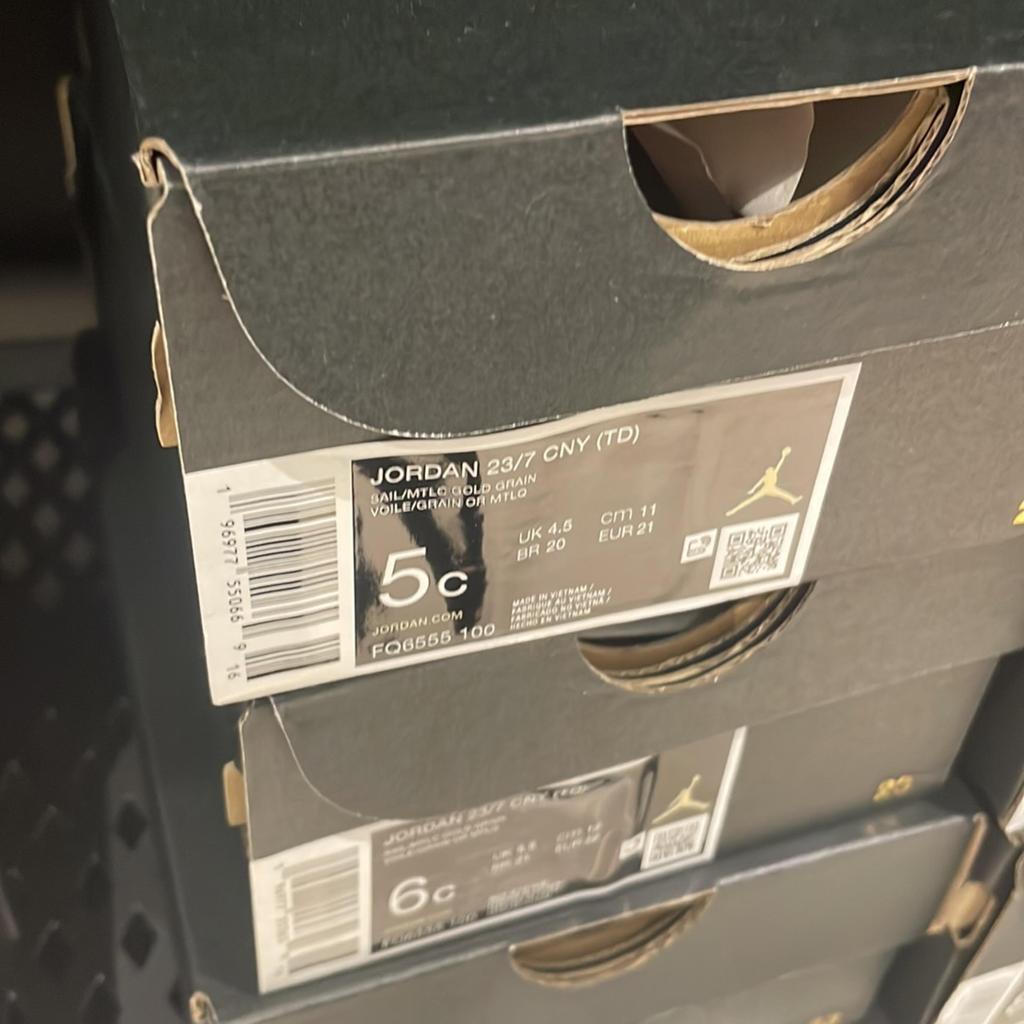 Детские повседневные кроссовки Air Jordan Белые Черные Светящиеся в темноте FQ6555-100
