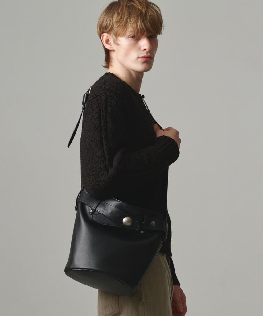 Moonsun Bold Stud Belt Bucket Bag / Black