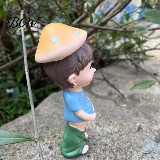 Whimsical Home Decor Resin Pooping Boy Statue, Funny Peeing Kid Figurine, Lively Courtyard Decoration Humorous Sculpture for Garden Indoor Tabletop