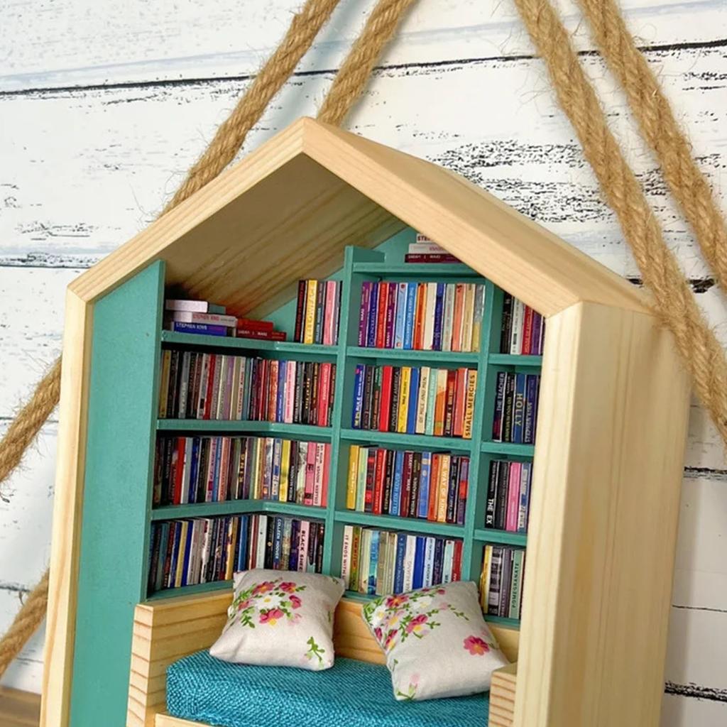 Тревожная книжная полка Деревянная миниатюрная полка-витрина Орнамент с 2 подушками 200 моделей книг для