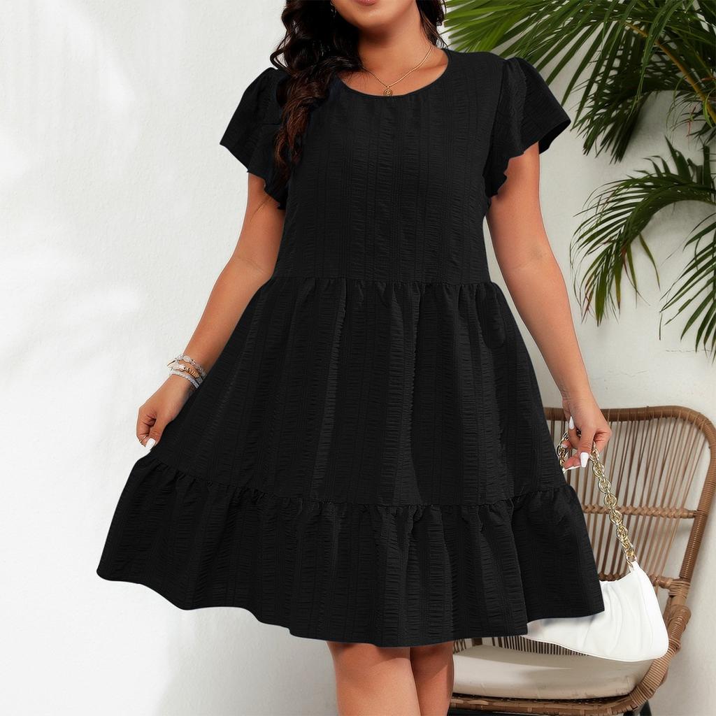 Женское большое однотонное платье с круглым вырезом и рюшами в праздничном стиле для отдыха