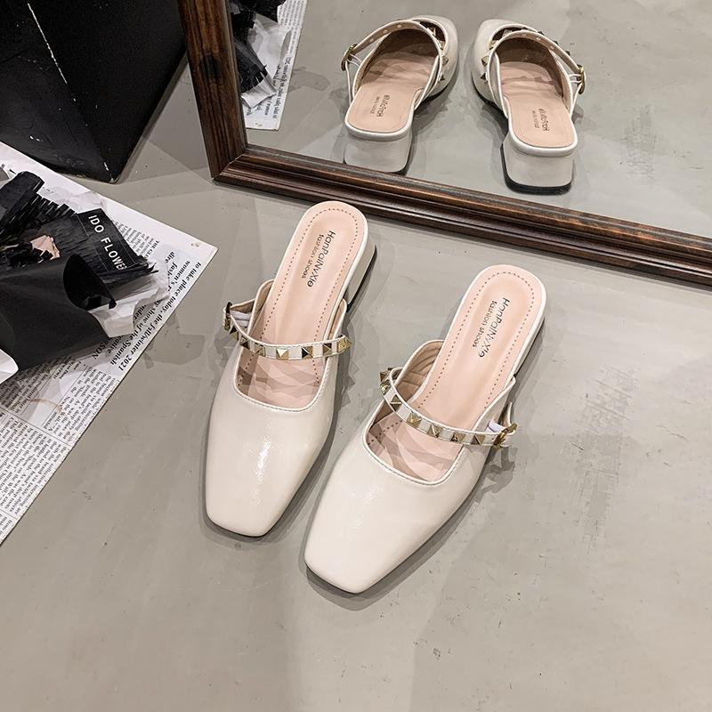 Сандалии с квадратным носком и сумкой на союзке женские 2025 корейская версия шлепанцы с заклепками для улицы летняя обувь на низком каблуке на толстом каблуке полусабо одинарная обувь coo