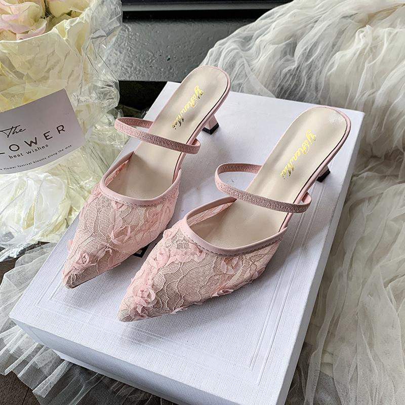 Универсальные крутые тапочки 2025 лето новинка кружево дышащие остроносые сумка голова полутапочки женские носят на высоком каблуке крутые тапочки