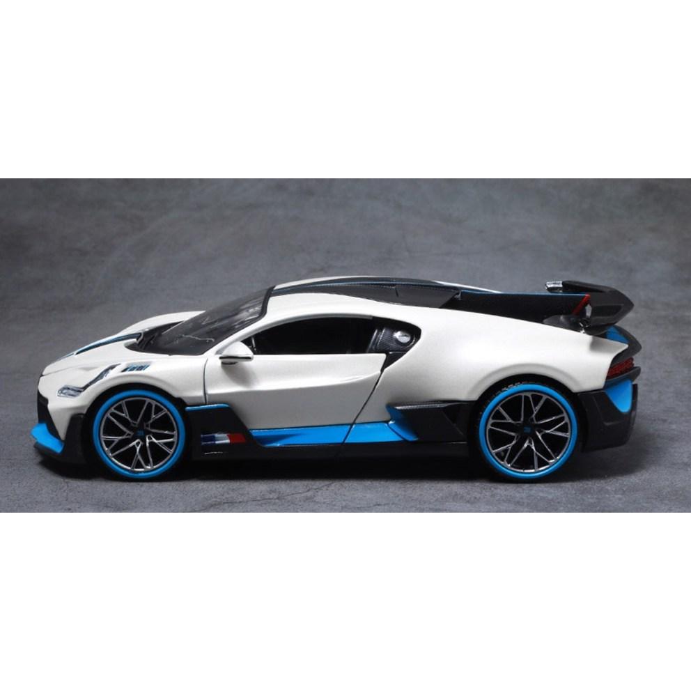 Maisto 1:24 Bugatti Divo Diecast Model Car, White