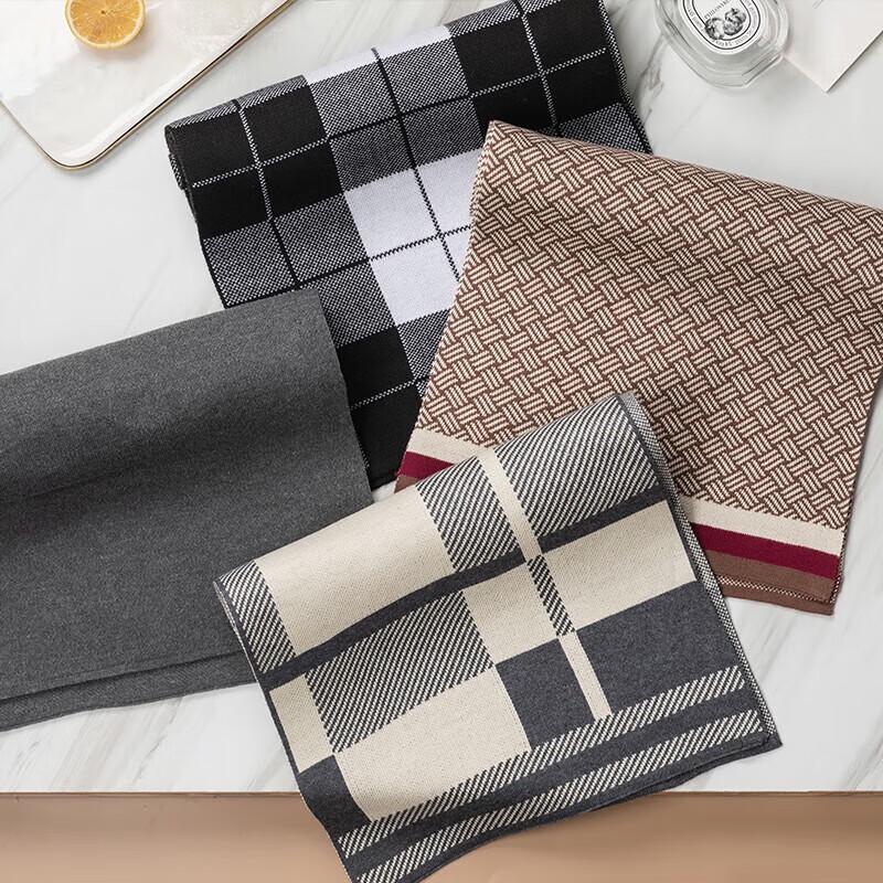 Aisi Yalan Knitted Scarf