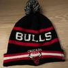 Б/у вязаная шапка-бини Chicago Bulls с помпоном