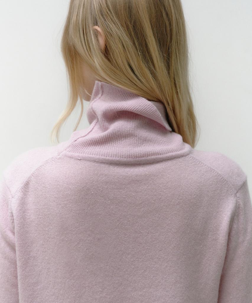 OSTKAKA Essential Cashmere Wool Turtleneck Pullover Lavender