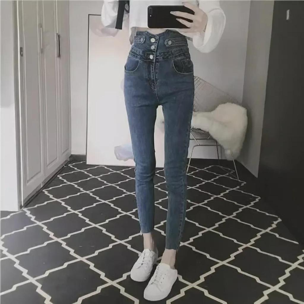 Женские черные узкие джинсы-карандаш с высокой талией и множеством пуговиц