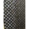Б/у Шелковый платок Louis Vuitton Большого размера Унисекс