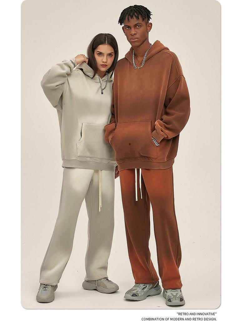 Комплект худи и спортивных штанов с эффектом потертости и градиентной окраской - Ретро уличный тренд для пар