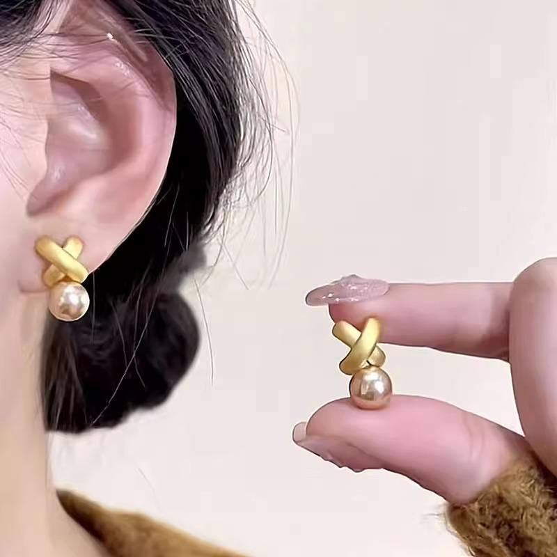 Серебряные серьги-гвоздики элегантные смещенные серьги-пусеты с жемчугом Symphony стиль знаменитостей простые изысканные универсальные модные женские