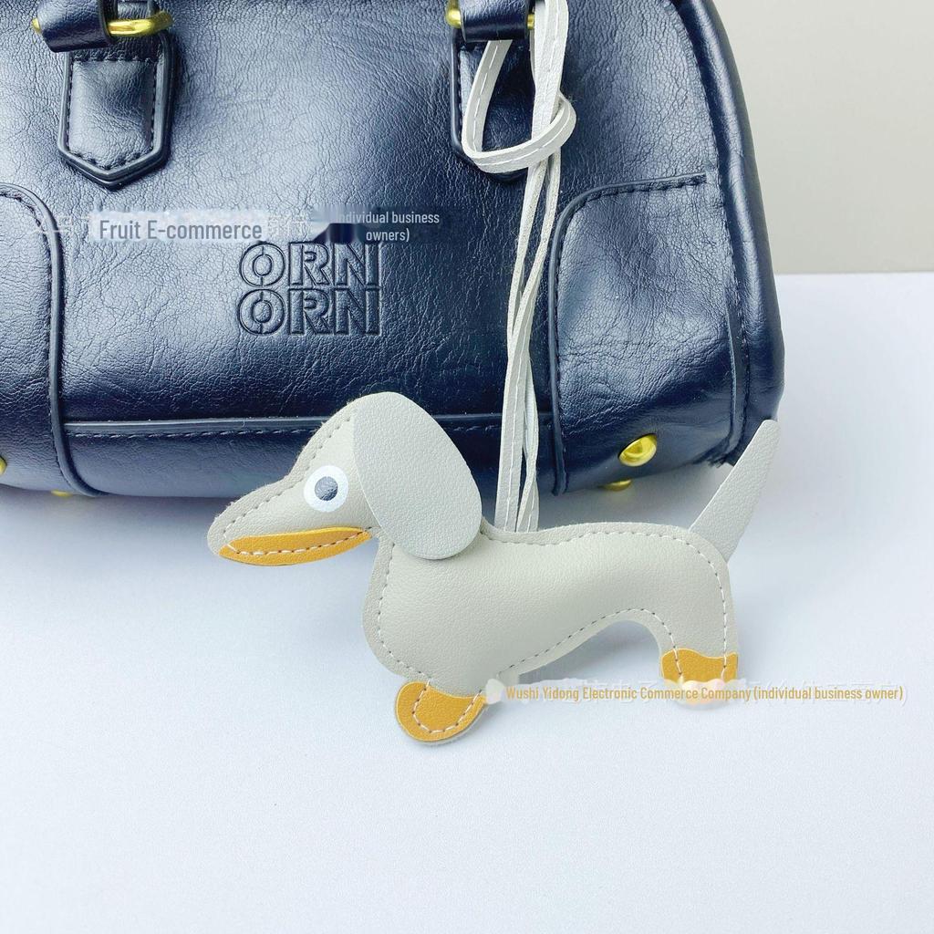 Брелок из искусственной кожи в виде таксы: Милый трансграничный аксессуар для автомобиля и креативное украшение для сумки.