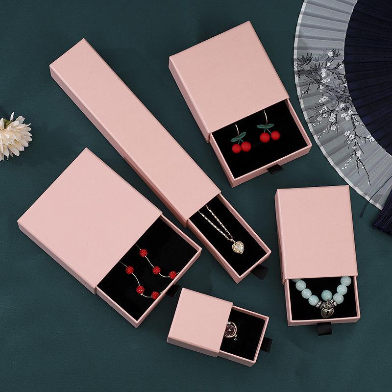 Черная шкатулка для украшений для колец, ожерелий, серег, кулонов и браслетов - Элегантная подарочная упаковка