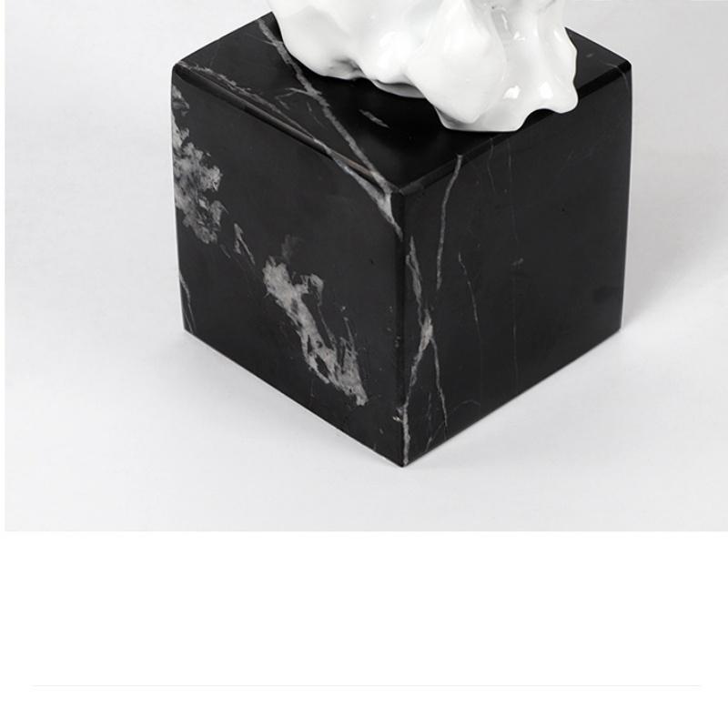 Имитация кораллового камня Неправильные полые каменные статуэтки Мраморное основание Абстрактные ремесленные украшения Аксессуары для домашнего декора