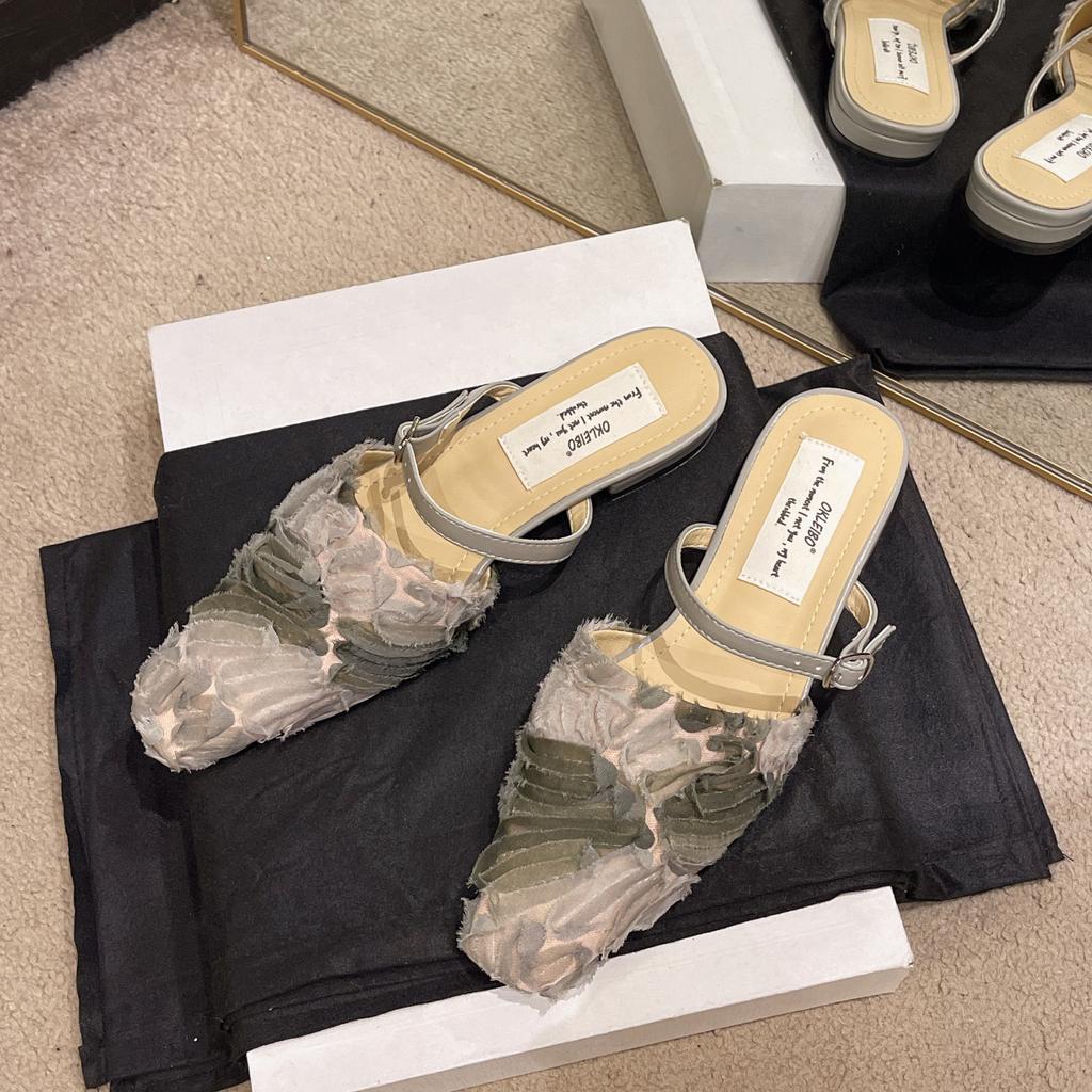 2024 Лето Новые Фея Ветер Нежные Кружева Квадратная Голова Модные Темпераментные Баотоу Плоские Женские Тапочки