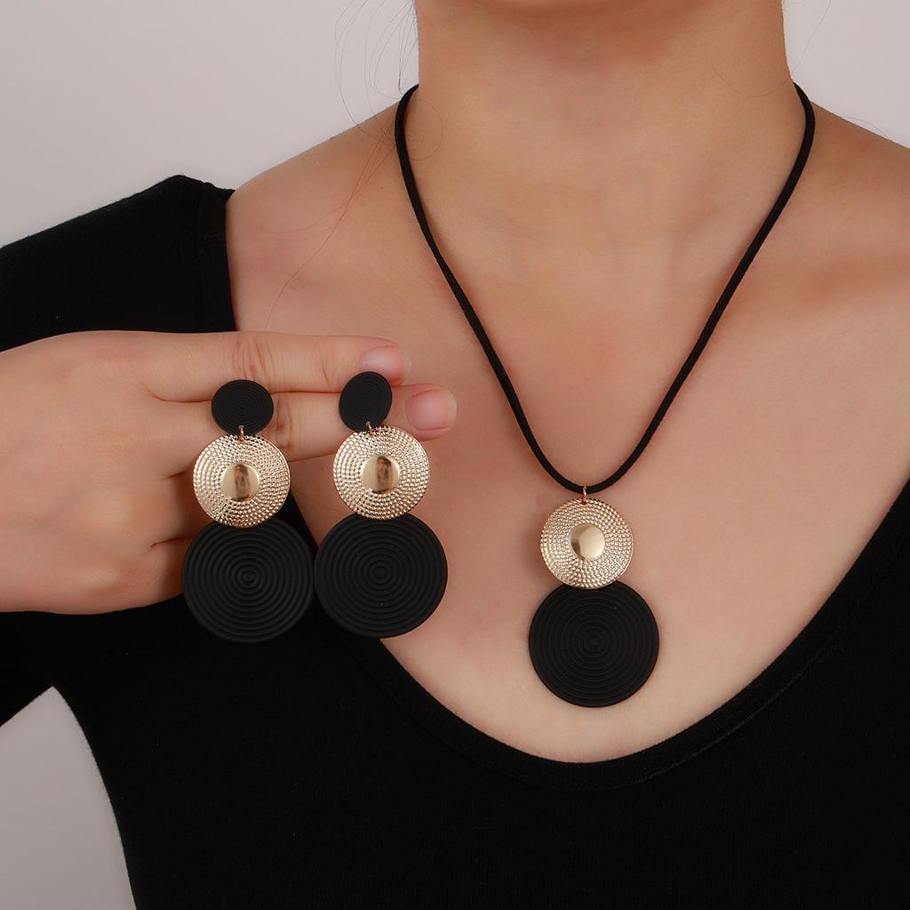 Винтажный комплект из круглых сережек и ожерелья в стиле колор-блок
