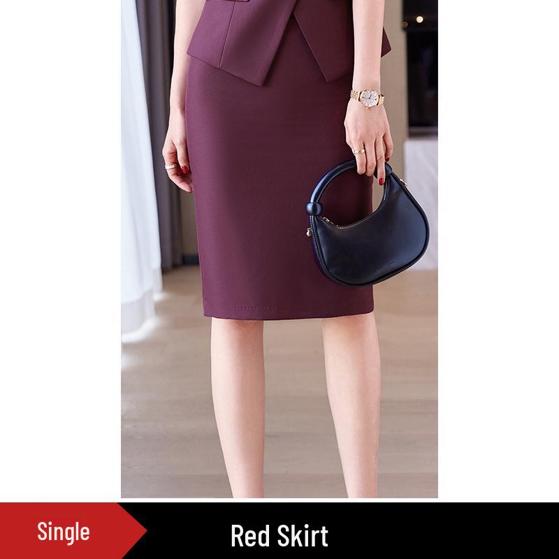 Женский элегантный деловой костюм для работы на ресепшене, в продажах или в салоне