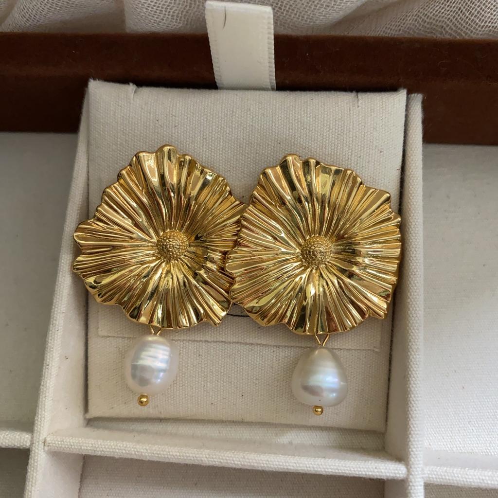 Серьги-пусеты с ромашками нишевого дизайна, женские, ретро, неправильной формы, легкая роскошь, серьги-подвески с цветком и жемчугом, ушные украшения