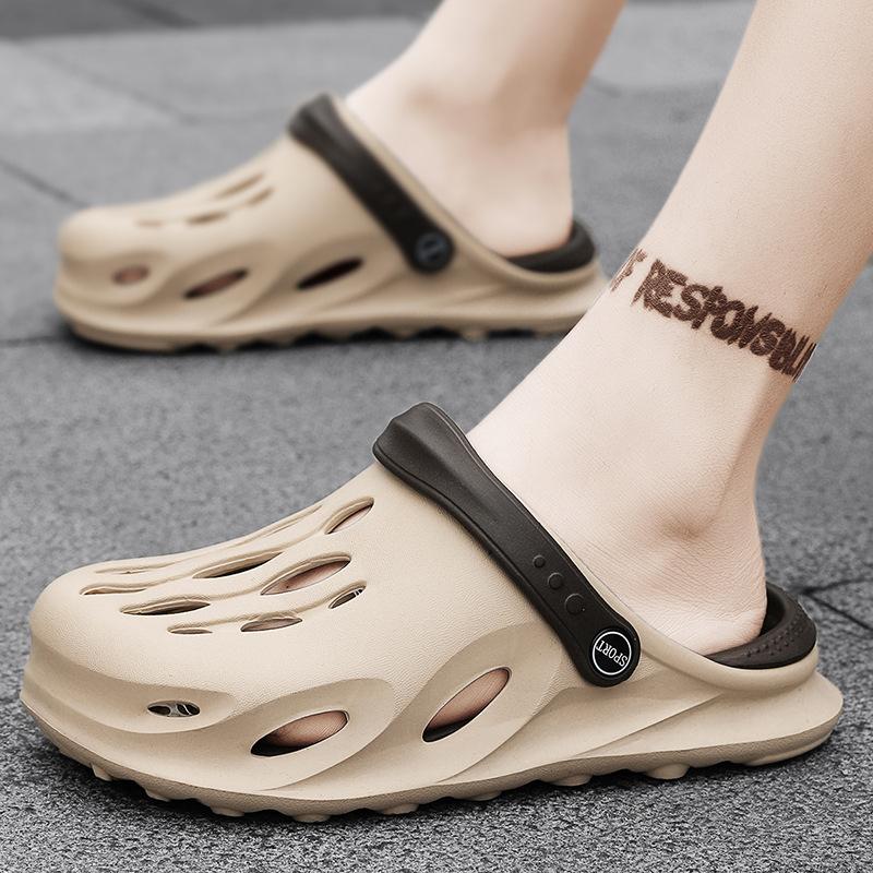 New Fashion Hollow-out Breathable Slippers Summer Beach Shoes Slippers for Men Outdoor/Indoor Sandals