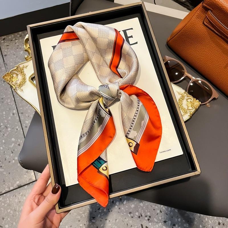 New silk scarf women's fashion versatile high-end small square scarf Korean version neck protection scarf spring and autumn retro scarf tied bag