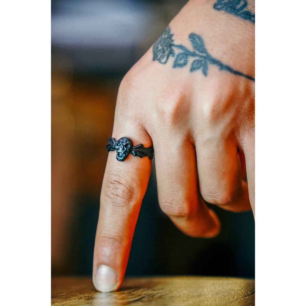 Посеребренное регулируемое кольцо с крылатым черепом