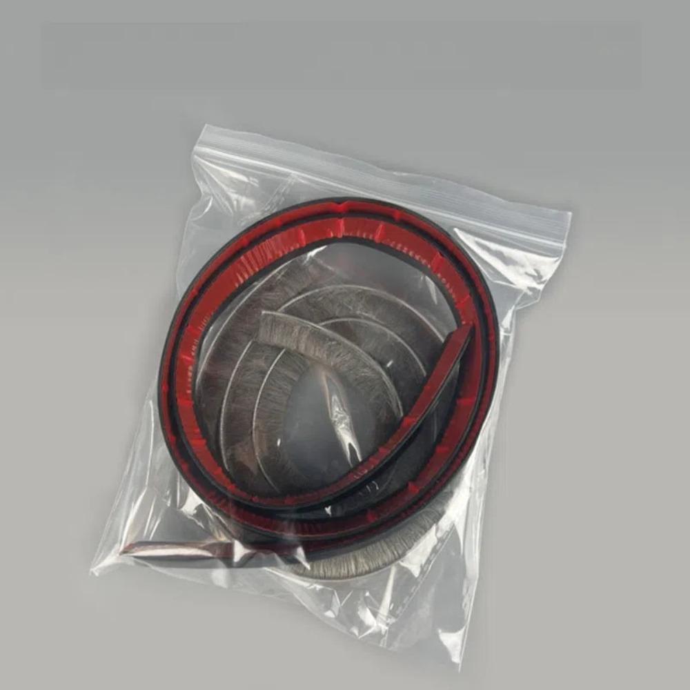 Самоклеящийся уплотнитель под дверь с щеткой, шумоизоляция, интегрированный подметальник для двери, 39" Д / 2" Ш, изоляция от горячего или холодного воздуха