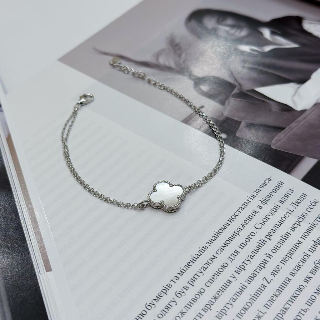 Серебряный браслет с натуральным ониксом, перламутром, вес изделия 3,26 гр (2172031)