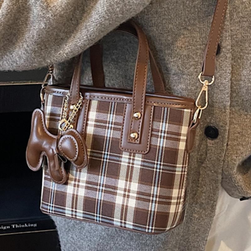 Niche Foreign-style Women 2025 Autumn New Trendy Simple Shoulder Crossbody Fashionable High-value Portable Bucket Bag