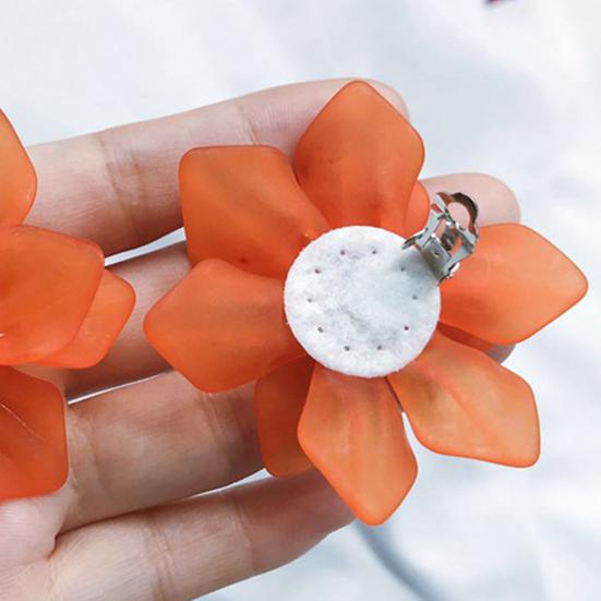 1 пара элегантных серег с преувеличенным темпераментом, акриловые серьги-клипсы в винтажном стиле с цветком, ювелирный аксессуар