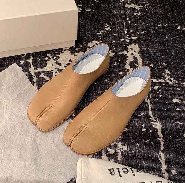 Fashion Novelty Split Toe Shoes Woman Ninja Tabi Slippers Leather Round Toe Slides Comfy Mules Femmes Clog Sandals Pettitoes Flipflops