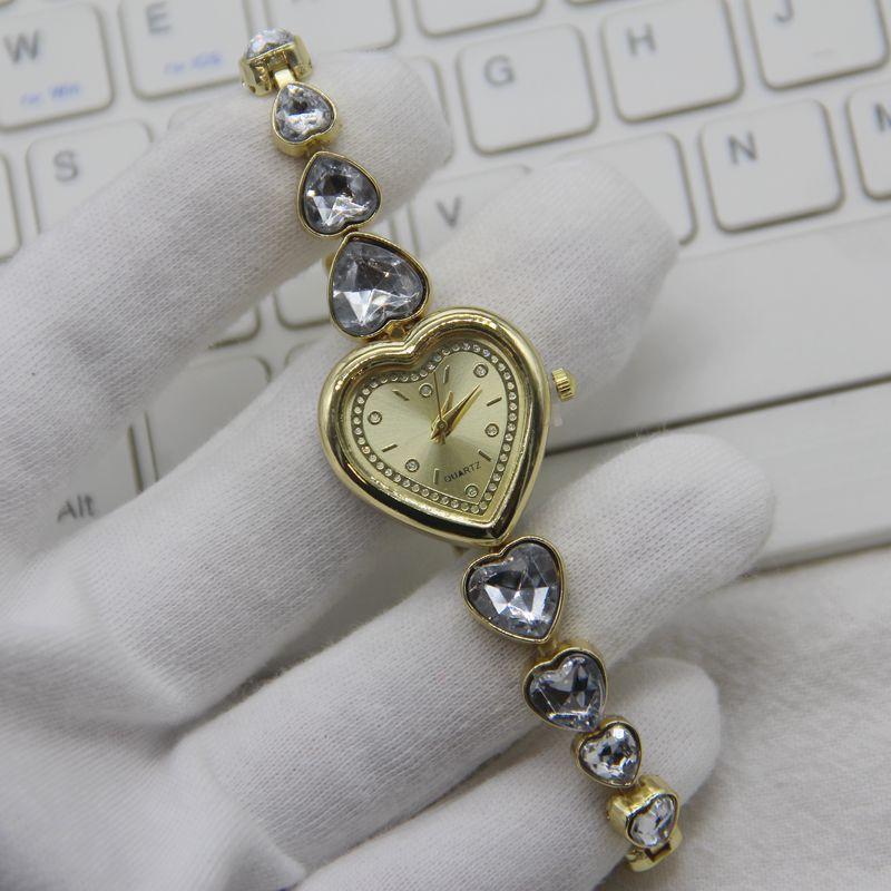 1Pc Hot-selling Love Big Diamond Bracelet Watch Female, Korean Version of Elegant Temperament Versatile Watch, Student Quartz Watch