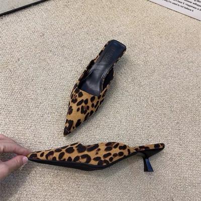 Модные роскошные сандалии женские тапочки с острым носком с леопардовым дизайном сандалии из ПУ мелкие слипоны на тонком низком каблуке повседневные мюли лоферы для улицы