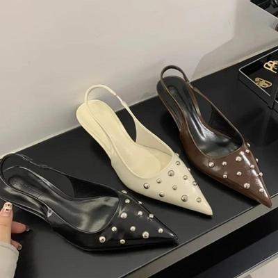 Новые летние женские босоножки с металлическими заклепками на высоком каблуке, элегантные туфли с открытой пяткой и острым носком, туфли-лодочки для вечеринки