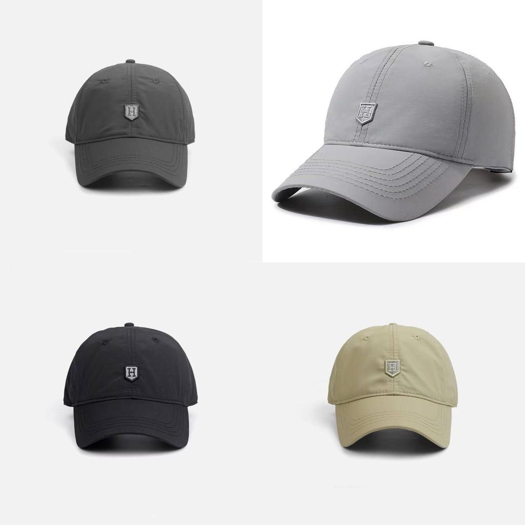 Стильная регулируемая бейсболка для лета из дышащей быстросохнущей ткани белого и темно-серого цвета