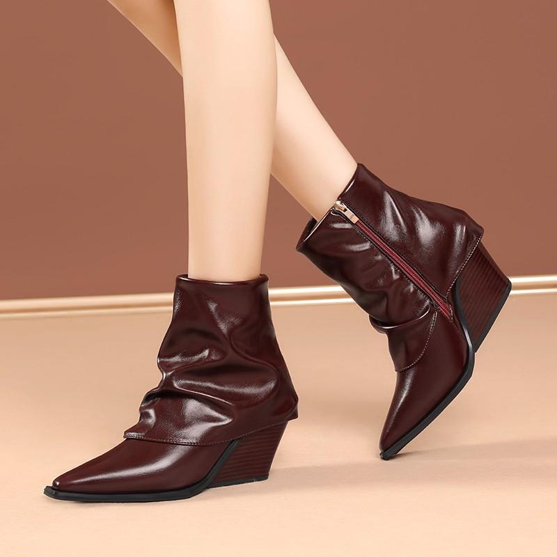 Мода 2024 года. Дизайн бренда. Острый носок. Квадратный каблук. Зимние высокие ботинки. Лаконичные офисные туфли для женщин. Плиссированные зимние сапоги из шелка.