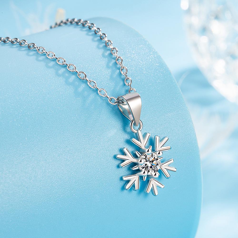 Xiaohongshu Snowflake Clavicle Necklace: Autumn Luxury for Women, Perfect Christmas Gift