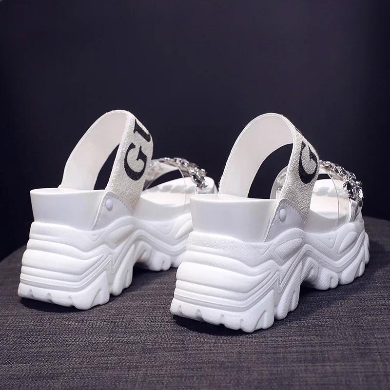 2021 Новая летняя мода Женские сандалии на танкетке Пляжные повседневные Женские туфли на платформе с открытым носком Женские универсальные сандалии со стразами