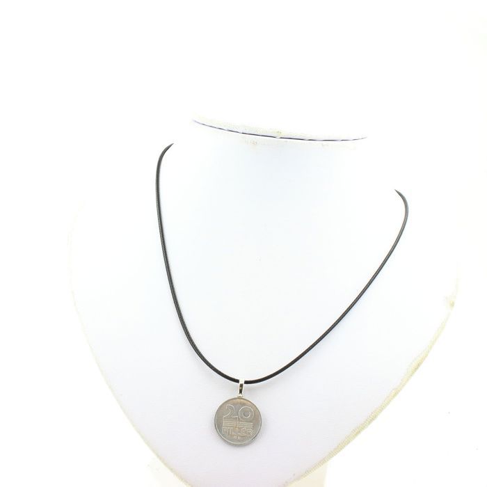 Pierres et Minéraux. Collier pièce de monnaie Hongrie 20 fillér . Cordon noir.