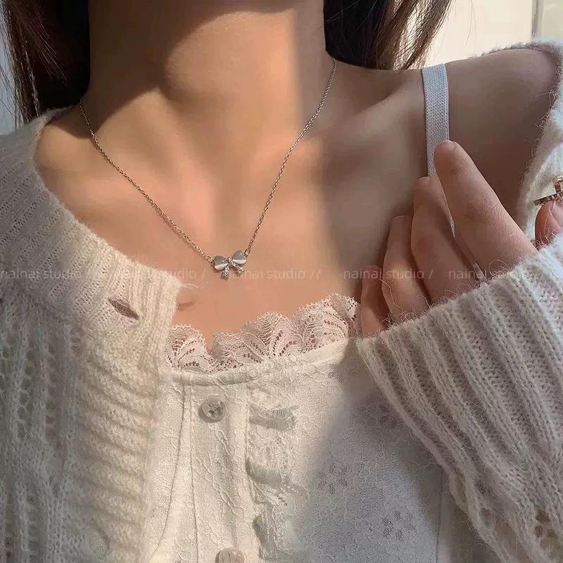 Elegant Pearl Necklace - Versatile Niche Design with Heart Pendant for Women