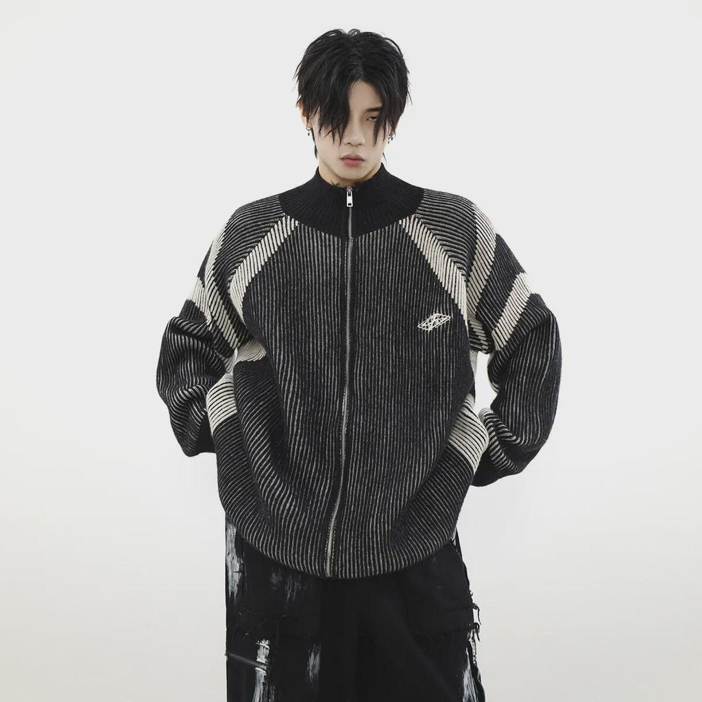 Американский ретро полосатый кардиган с высоким воротником для мужчин - Контрастный цвет, вязаный дизайн, и идеально подходит для пар.