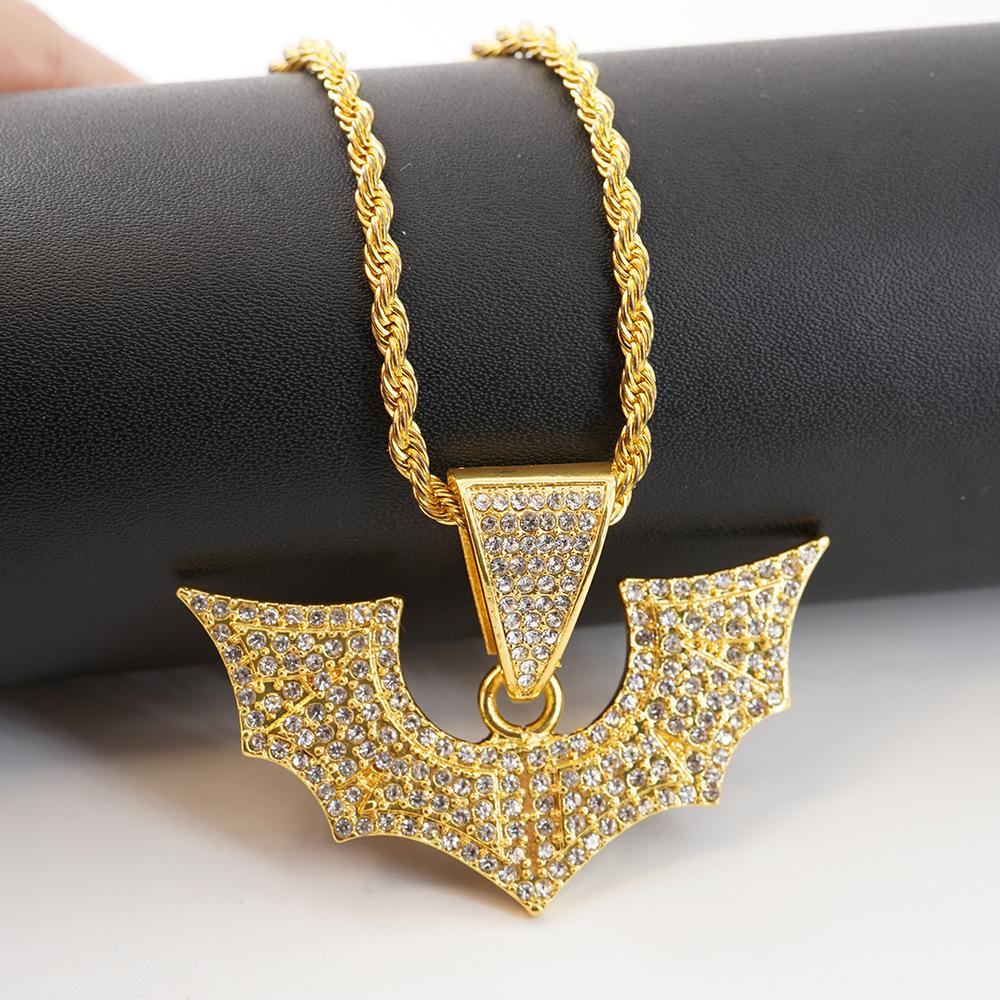 Hip-hop new full-diamond alloy bat-shaped pendant for men's necklace. Trendy and unique accessory for the European and American style.
