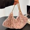 Простая и вместительная сумка 2025 новая трендовая и модная плюшевая сумка-тоут с леопардовым принтом атмосферная пушистая сумка на плечо женская сумка