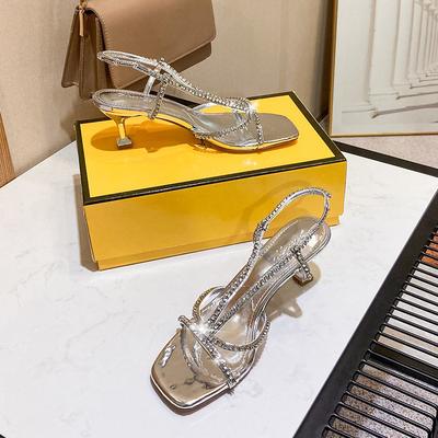 Летние новые однословные сандалии со стразами с открытым носком из лакированной кожи серебристого цвета, темпераментные туфли на высоком каблуке, обувь для светских львиц, фей, для банкетов