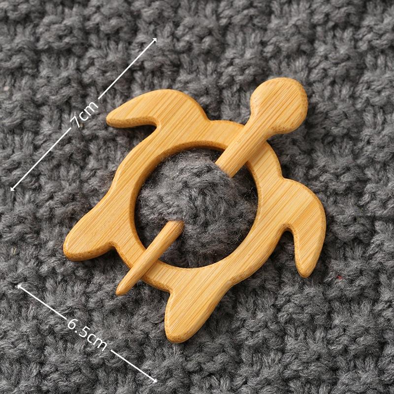 Brooch Pin with Woodenanimal Pattern