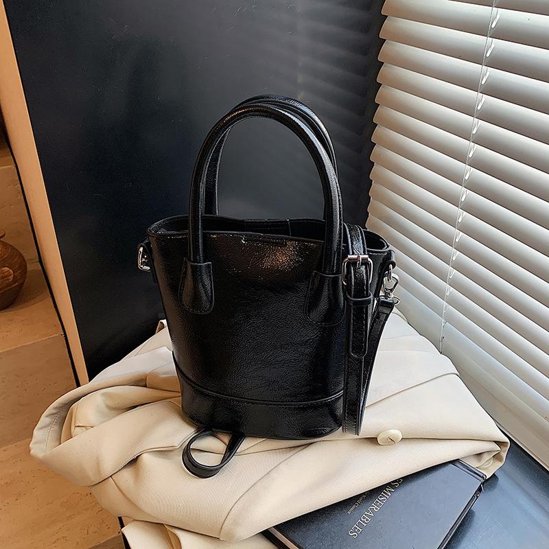 Нишевые дизайнерские сумки женские 2025 новые летние универсальные сумки-мессенджеры для мамы и ребенка популярны в этом году, сумки-ведра