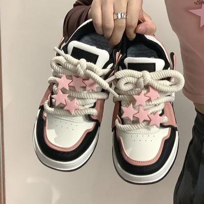 Женская обувь. Дышащая повседневная обувь черного и розового цвета. Удобные кроссовки с мягкой подошвой. Женские туфли на платформе со шнуровкой.