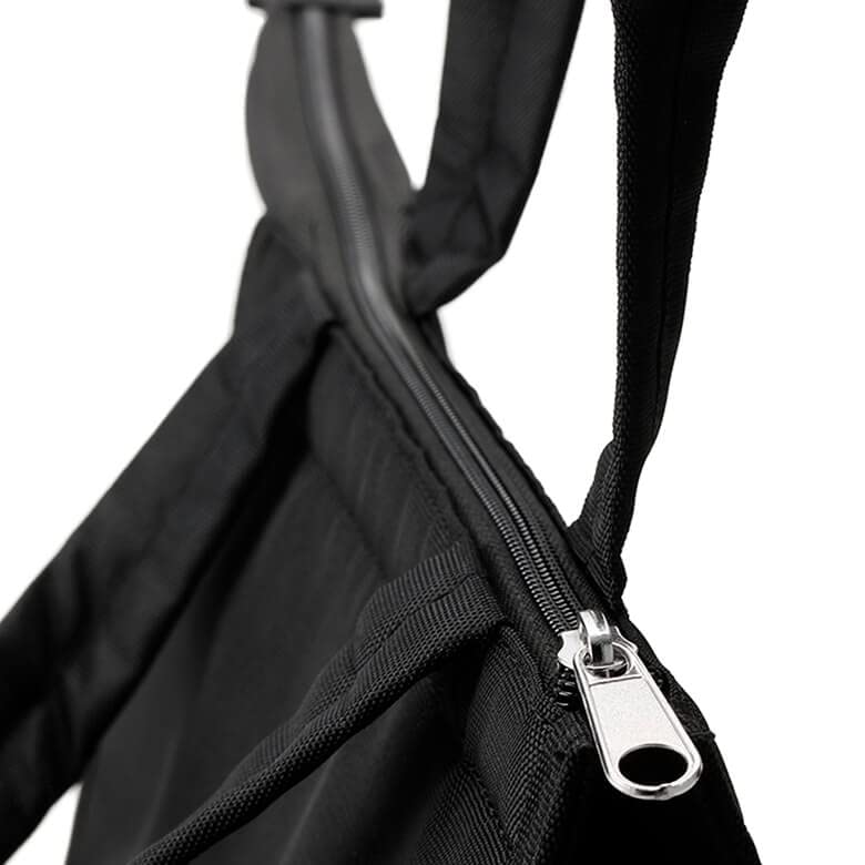 DEAN & DELUCA Cooler Bag, Black, Medium, Insulated Cooler Bag with Zipper, Compact, Perfect for Lunch Boxes